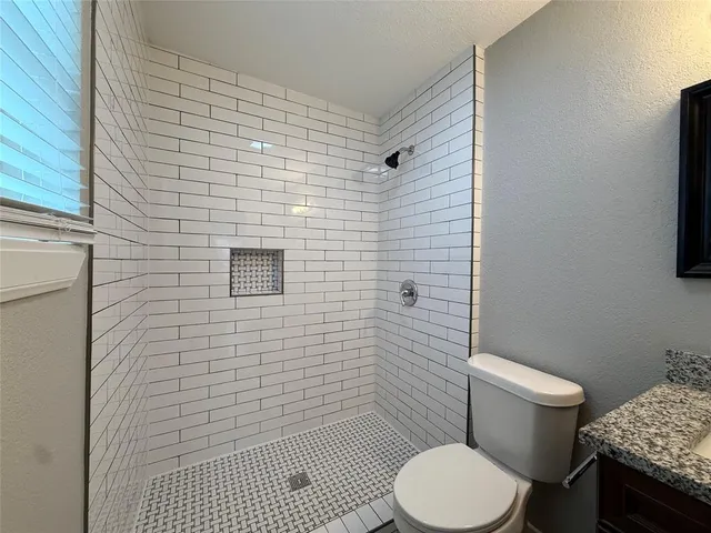 $2,100 | 107 South Dwight Avenue, Dallas, TX 75211