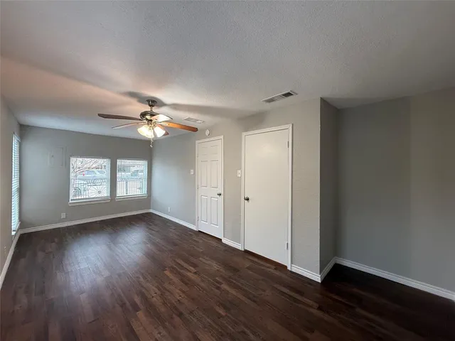 $2,100 | 107 South Dwight Avenue, Dallas, TX 75211