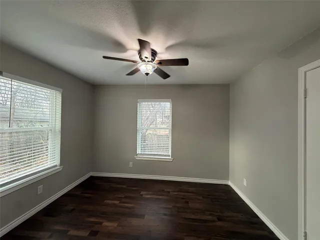 $2,100 | 107 South Dwight Avenue, Dallas, TX 75211
