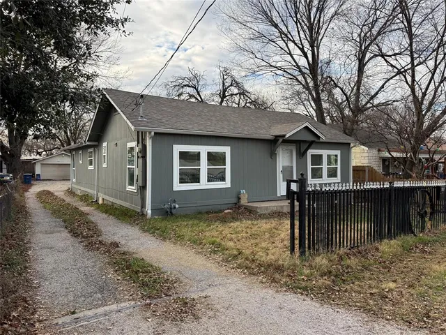 $2,100 | 107 South Dwight Avenue, Dallas, TX 75211