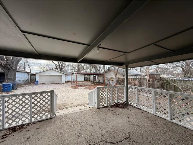 $2,100 | 107 South Dwight Avenue, Dallas, TX 75211