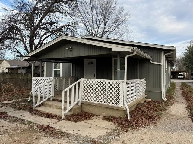 $2,100 | 107 South Dwight Avenue, Dallas, TX 75211