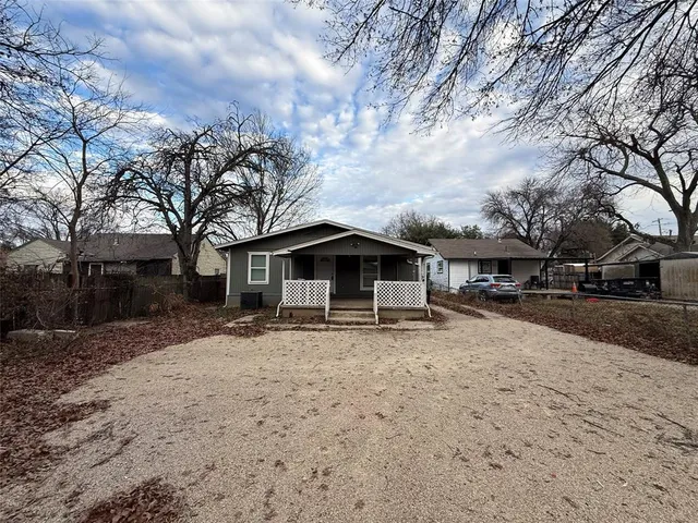 $2,100 | 107 South Dwight Avenue, Dallas, TX 75211