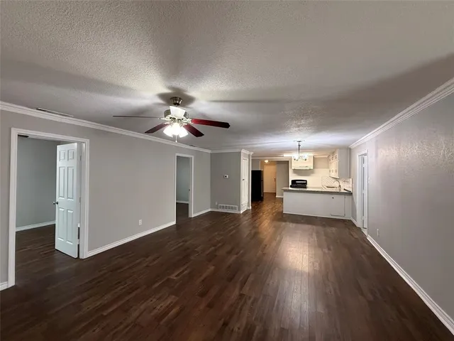 $2,100 | 107 South Dwight Avenue, Dallas, TX 75211