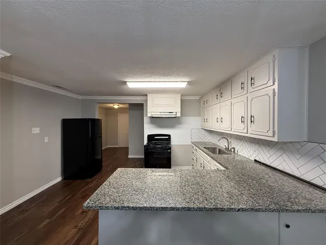 $2,100 | 107 South Dwight Avenue, Dallas, TX 75211