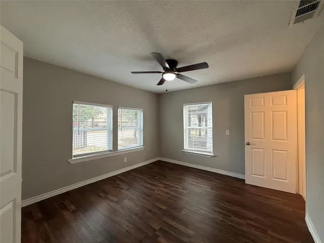 $2,100 | 107 South Dwight Avenue, Dallas, TX 75211