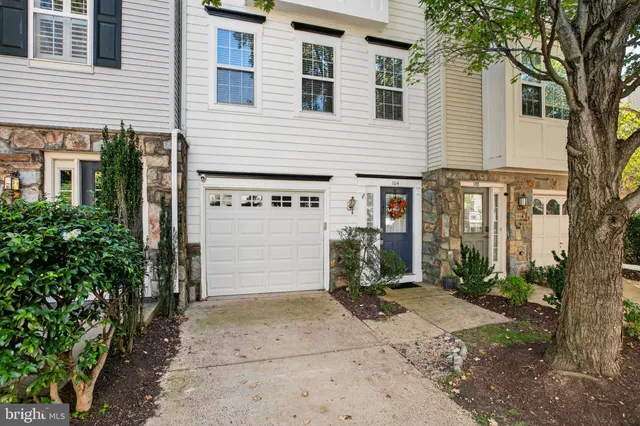 $659,000 | 104 Cahill Drive, Alexandria, VA 22304