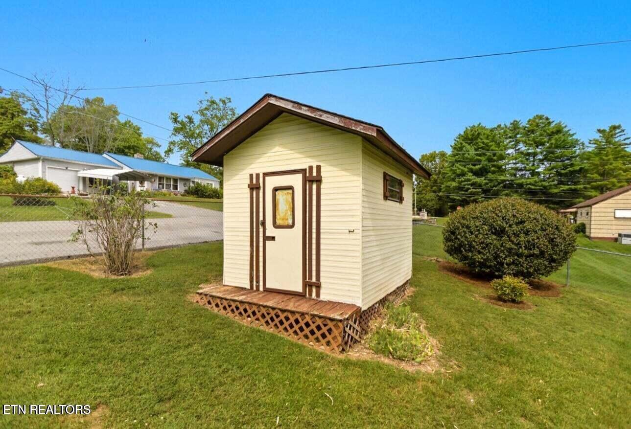 308 Mimosa Street Tazewell, TN 37879 - Photo 5 of 58 IMG_1260