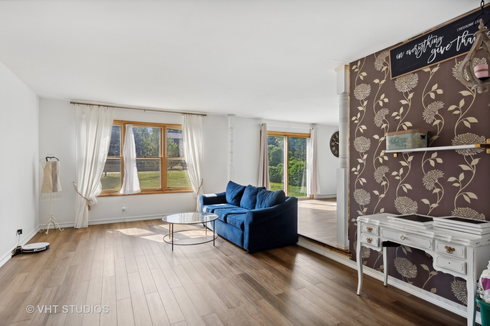 6685 Breckenridge Road Lisle, IL 60532 - Photo 7 of 18 a living room with furniture and a window