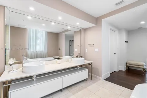 $2,100,000 | 16275 Collins Avenue, Unit 1501, Sunny Isles Beach, FL 33160