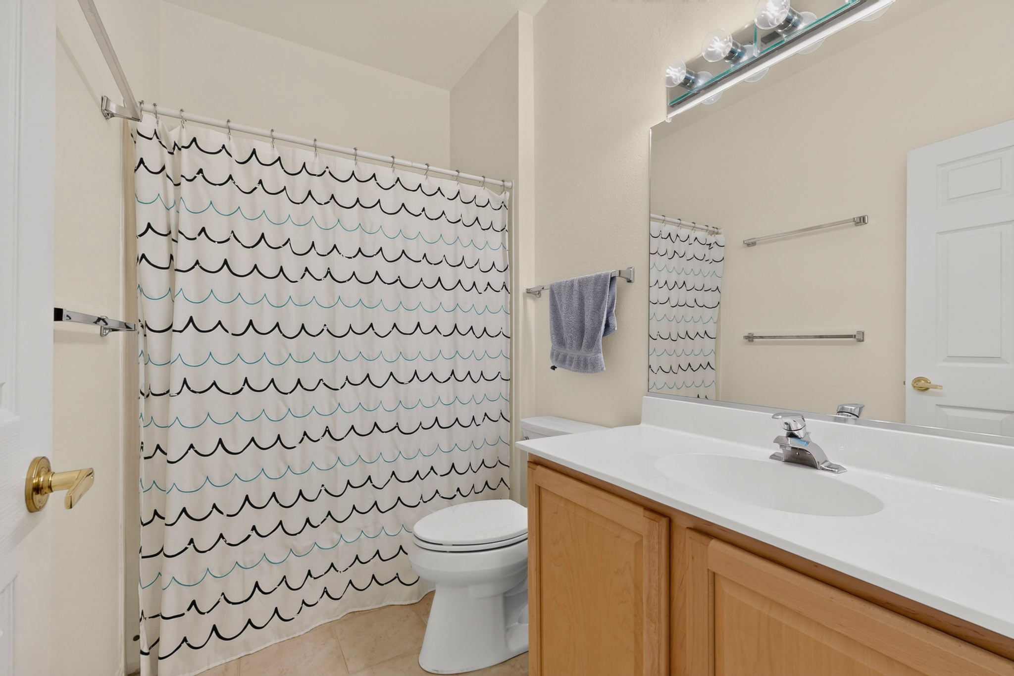 207 Red Poppy Trail Georgetown, TX 78633 - Photo 22 of 31 Second Bathroom