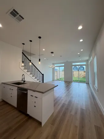$2,800 | 6733 Peerless Street, Houston, TX 77021