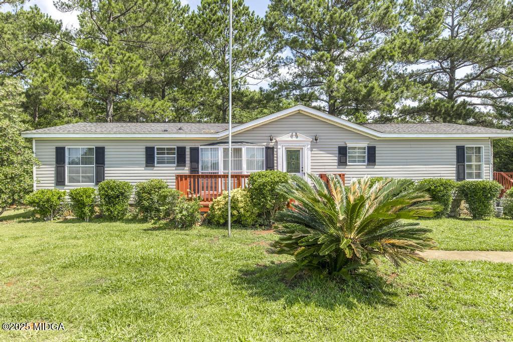 100 Coventry Manor Court Byron, GA 31008 - Photo 1 of 29 a front view of a house with a garden
