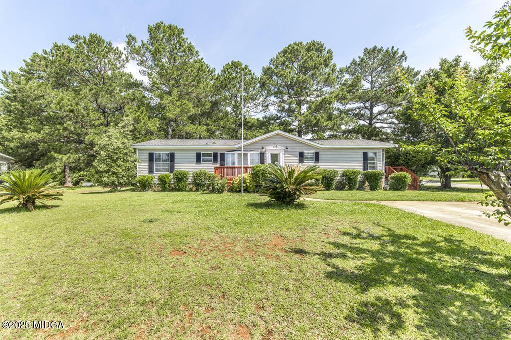 100 Coventry Manor Court Byron, GA 31008 - Photo 3 of 29 a front view of a house with garden