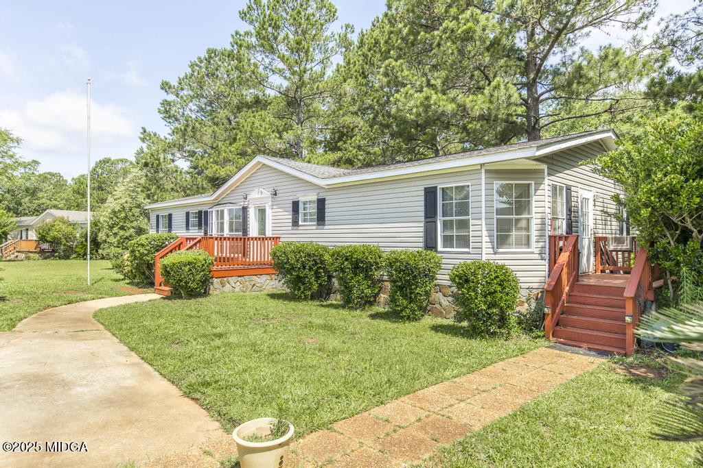 100 Coventry Manor Court Byron, GA 31008 - Photo 5 of 29 a front view of a house with a yard