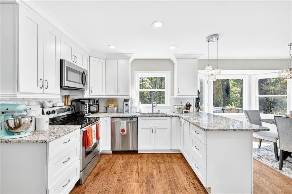 10905 Shallowford Road Roswell, GA 30075 - Photo 5 of 27