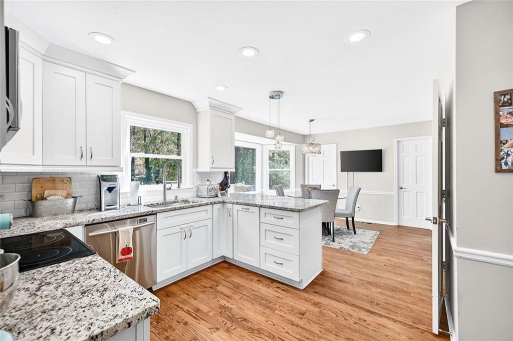 10905 Shallowford Road Roswell, GA 30075 - Photo 6 of 27