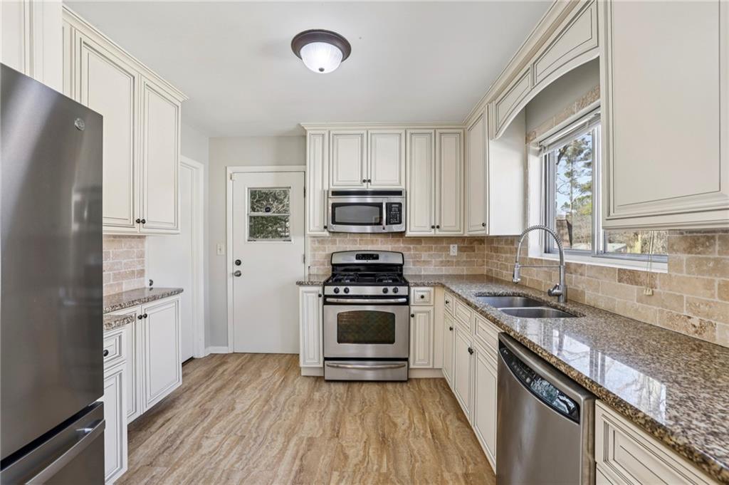 1050 Rays Road Stone Mountain, GA 30083 - Photo 6 of 26