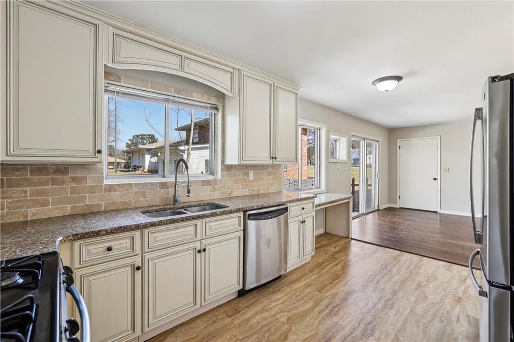 1050 Rays Road Stone Mountain, GA 30083 - Photo 7 of 26