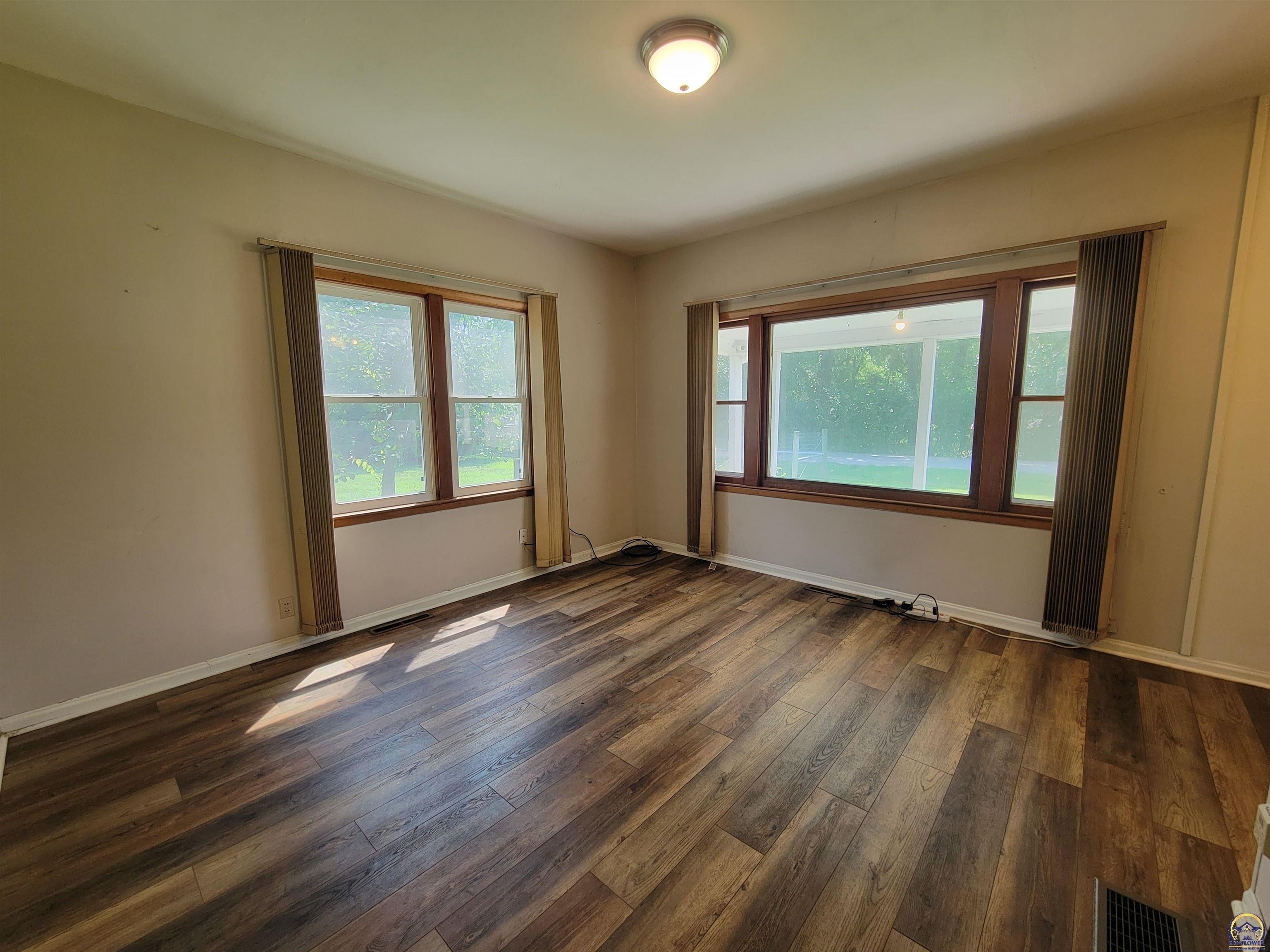500 Southeast Rodgers Street Topeka, KS 66607 - Photo 3 of 35 Gallery Image 3