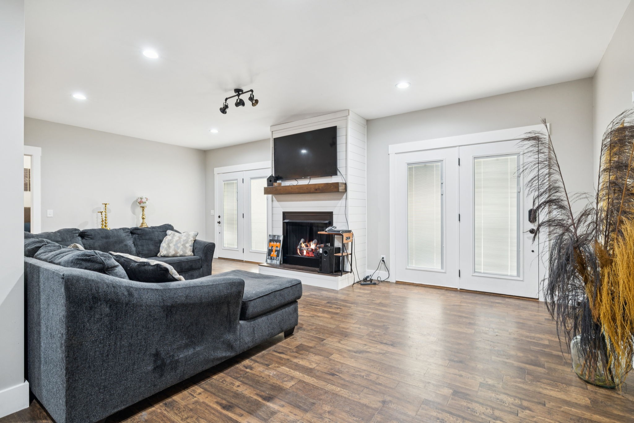977 Elzie Williams Road Red Boiling Springs, TN 37150 - Photo 38 of 52 a living room with furniture and a fireplace