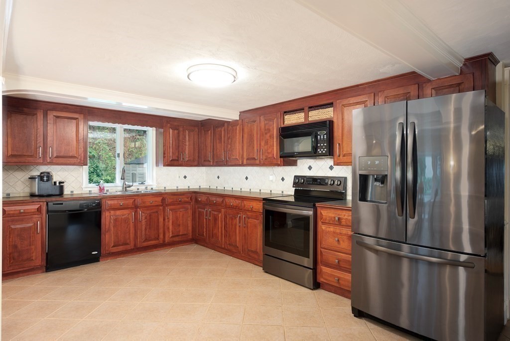 42 7 Star Road Groveland, MA 01834 - Photo 10 of 29 Gallery Image 10