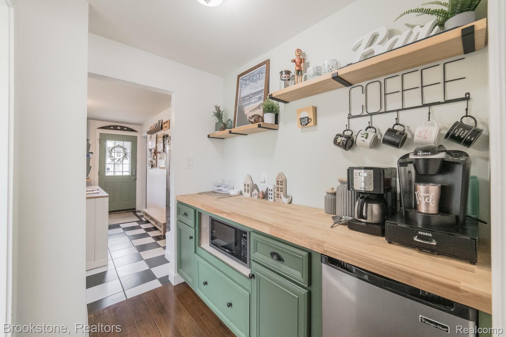 6828 John R Road Troy, MI 48085 - Photo 8 of 23 Butler's Pantry