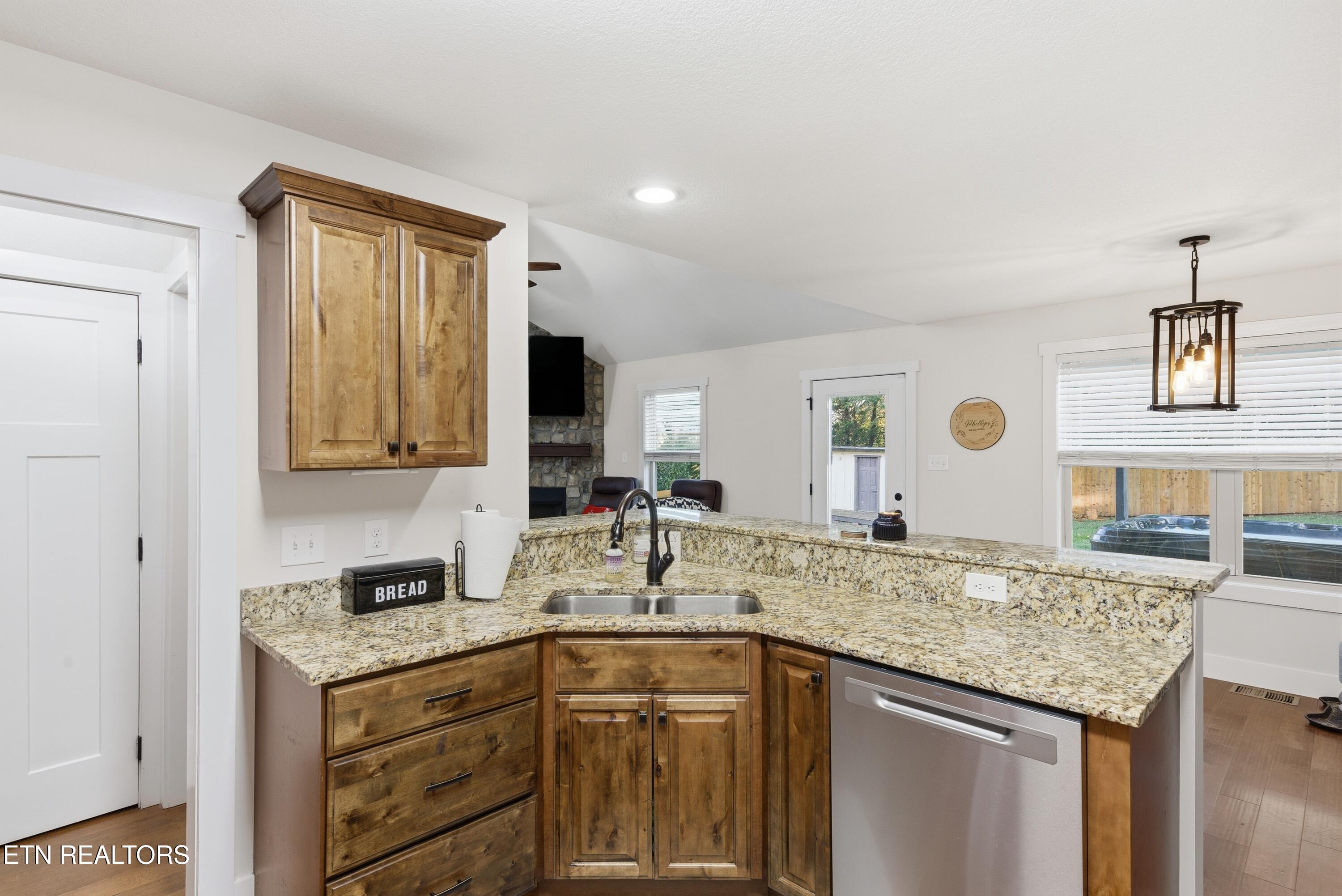 1316 Fox Ridge Drive Powell, TN 37849 - Photo 12 of 41 Kitchen