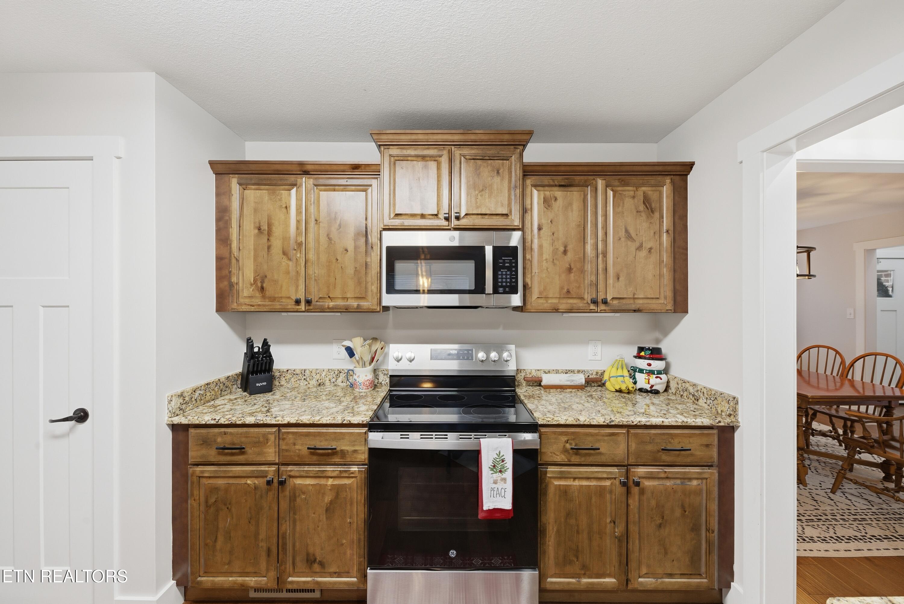 1316 Fox Ridge Drive Powell, TN 37849 - Photo 13 of 41 Kitchen