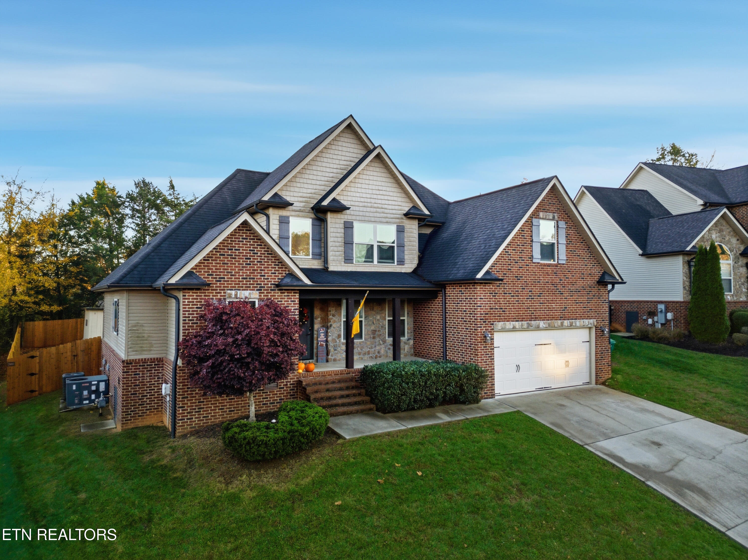 1316 Fox Ridge Drive Powell, TN 37849 - Photo 2 of 41 2403 square feet