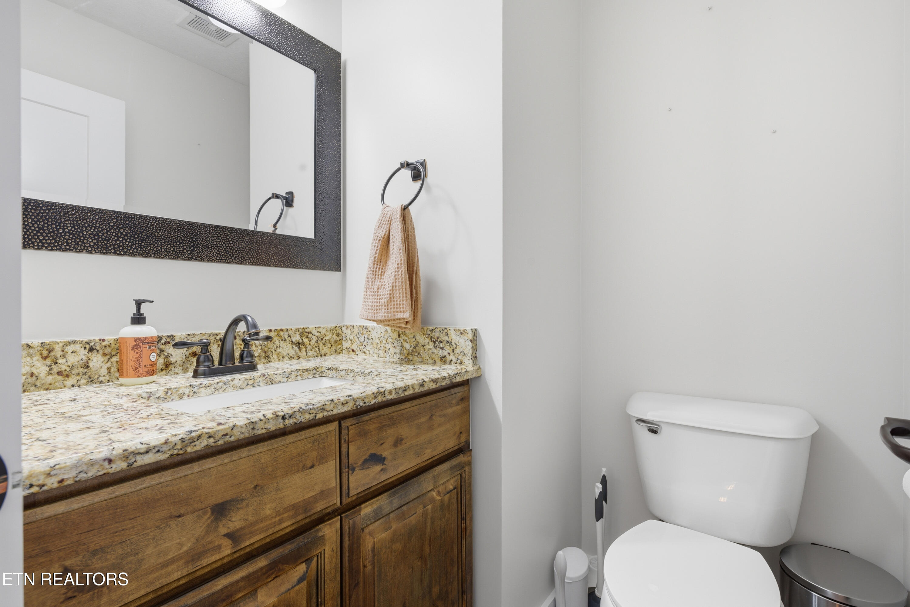 1316 Fox Ridge Drive Powell, TN 37849 - Photo 21 of 41 1/2 bath