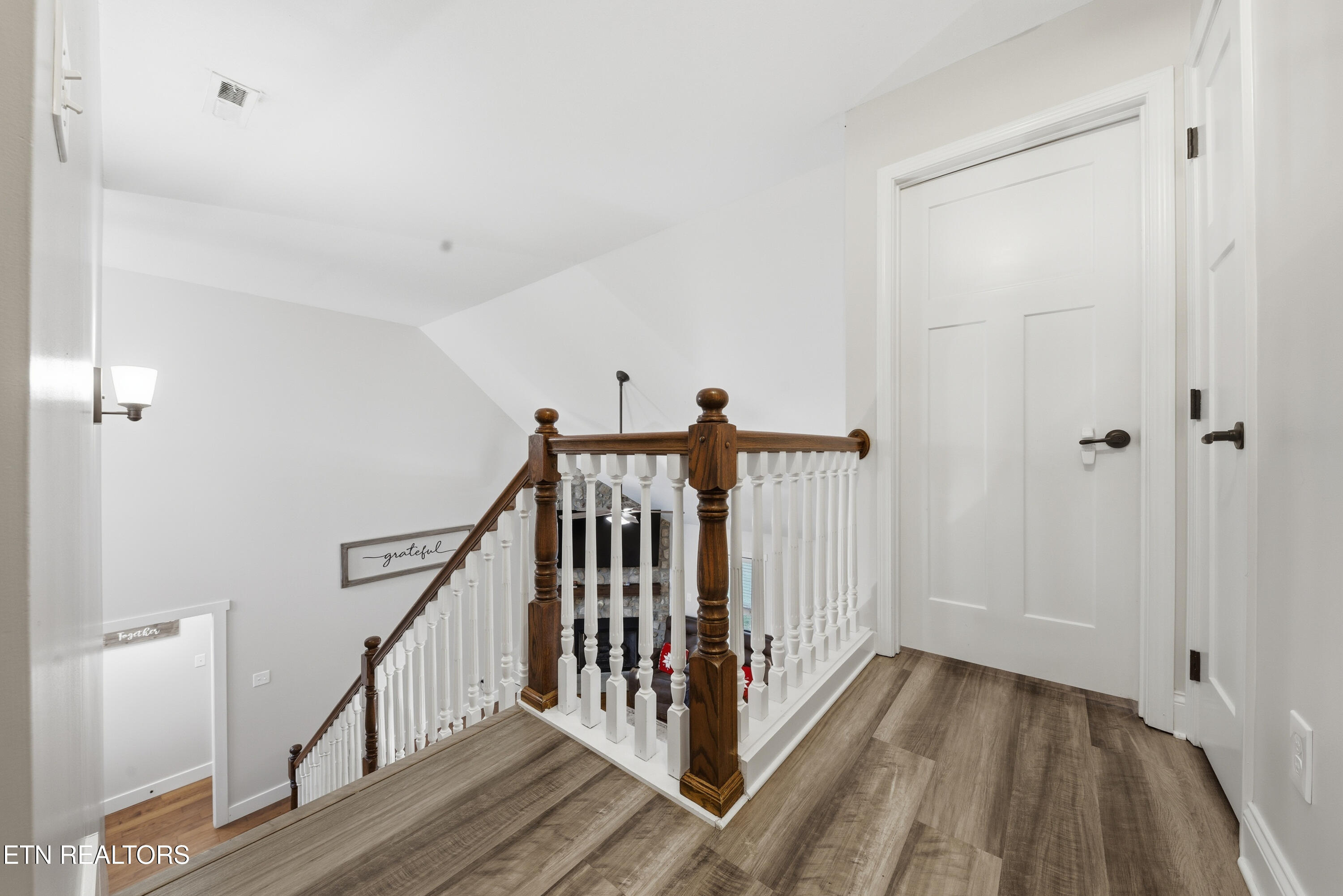 1316 Fox Ridge Drive Powell, TN 37849 - Photo 24 of 41 Upper landing