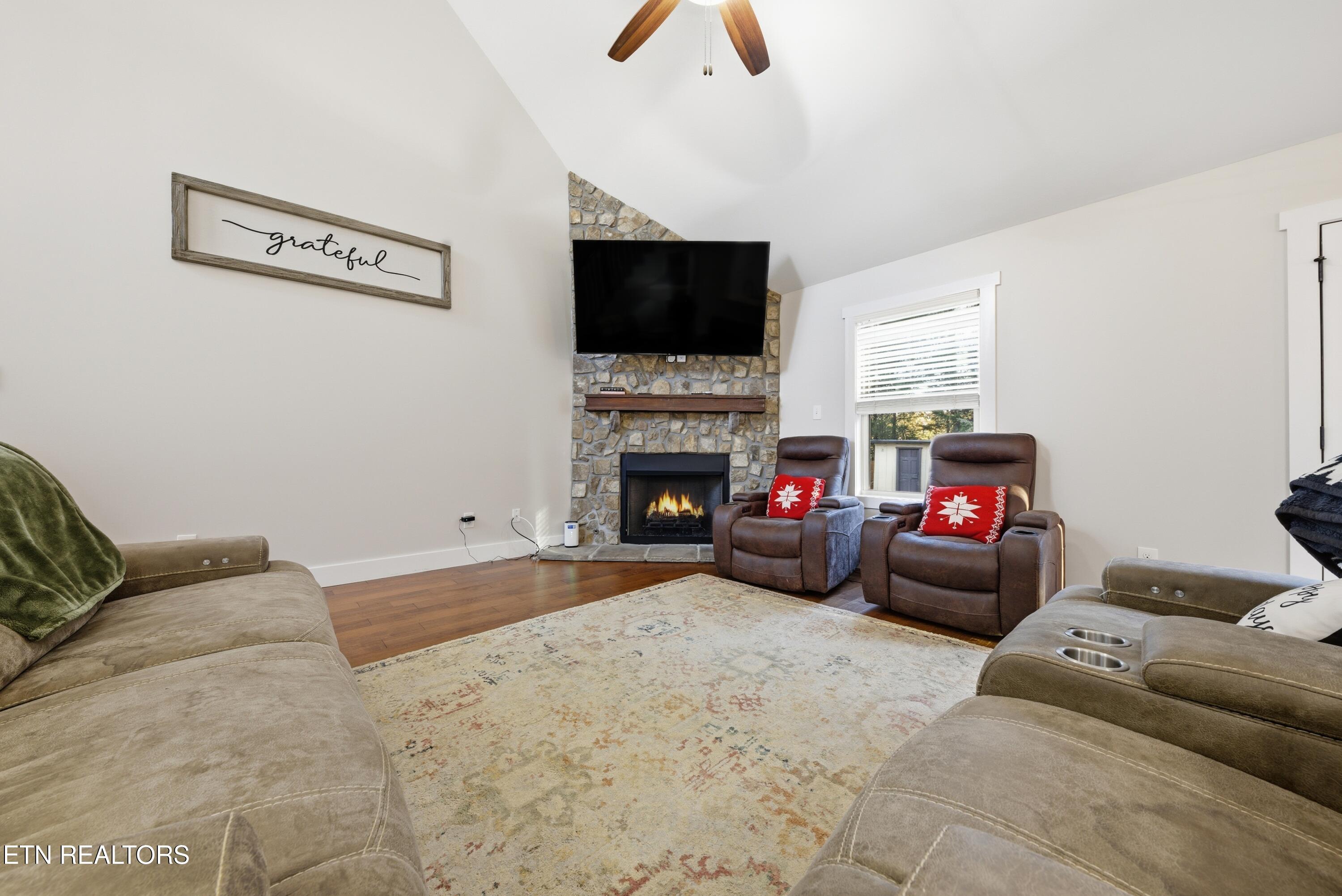 1316 Fox Ridge Drive Powell, TN 37849 - Photo 8 of 41 Family room w gas fireplace