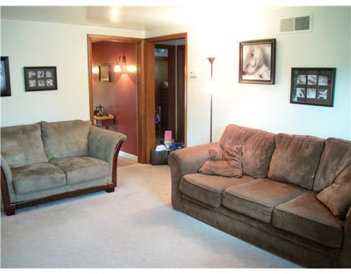 309 Aiken Road New Castle, PA 16101 - Photo 10 of 13 Living Room.