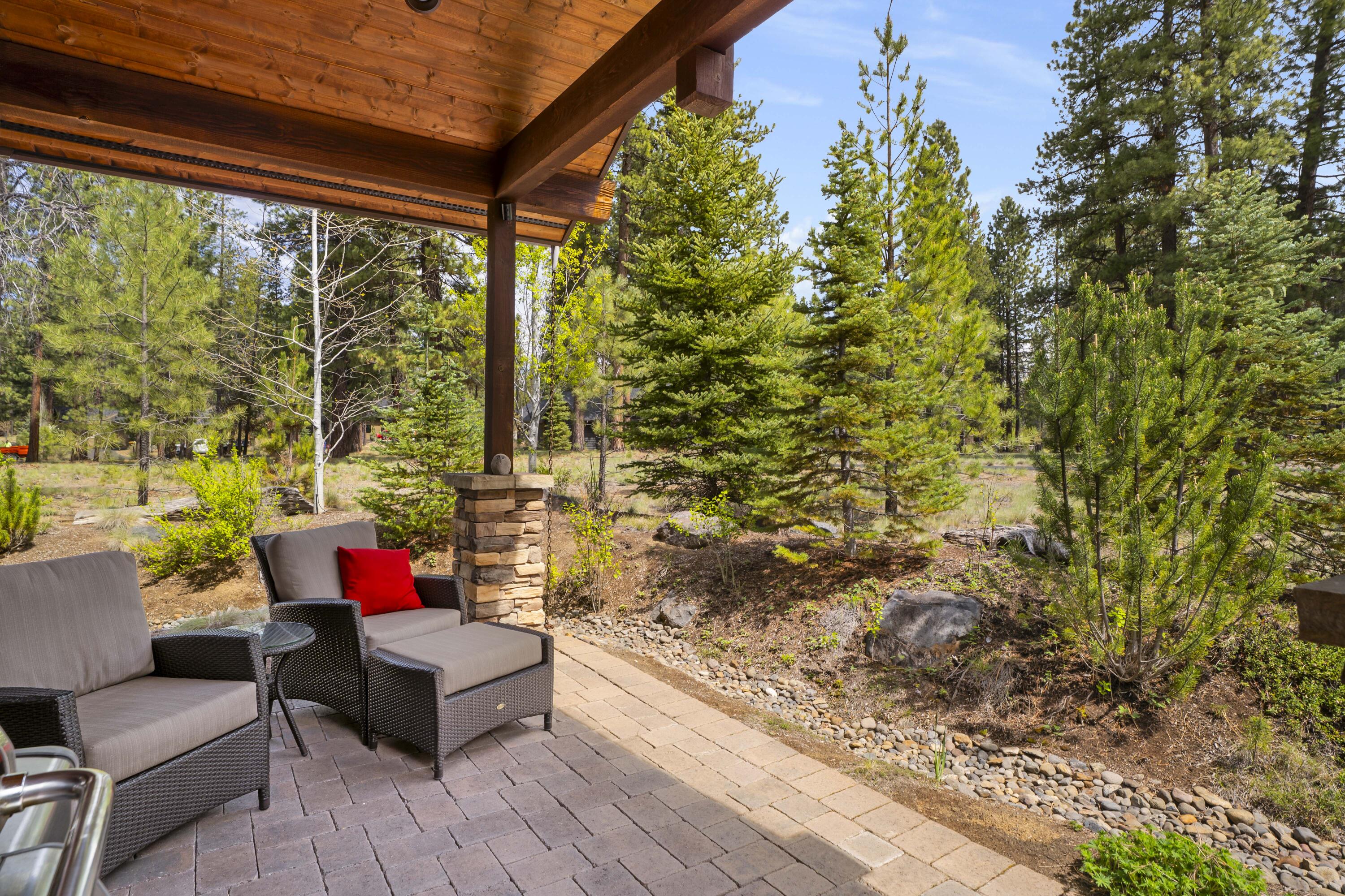 56155 Sable Rock Loop, Unit 277 Bend, OR 97707 - Photo 54 of 63 Exterior Back