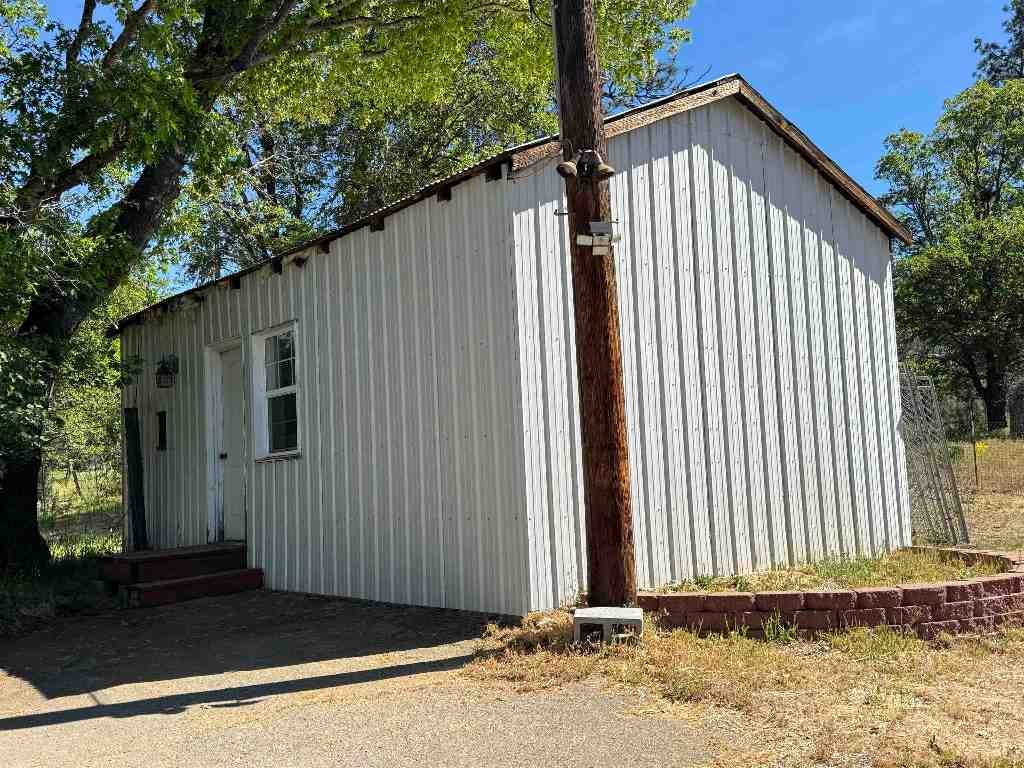 3200 Fairlane Road Yreka, CA 96097 - Photo 19 of 28 Gallery Image 19