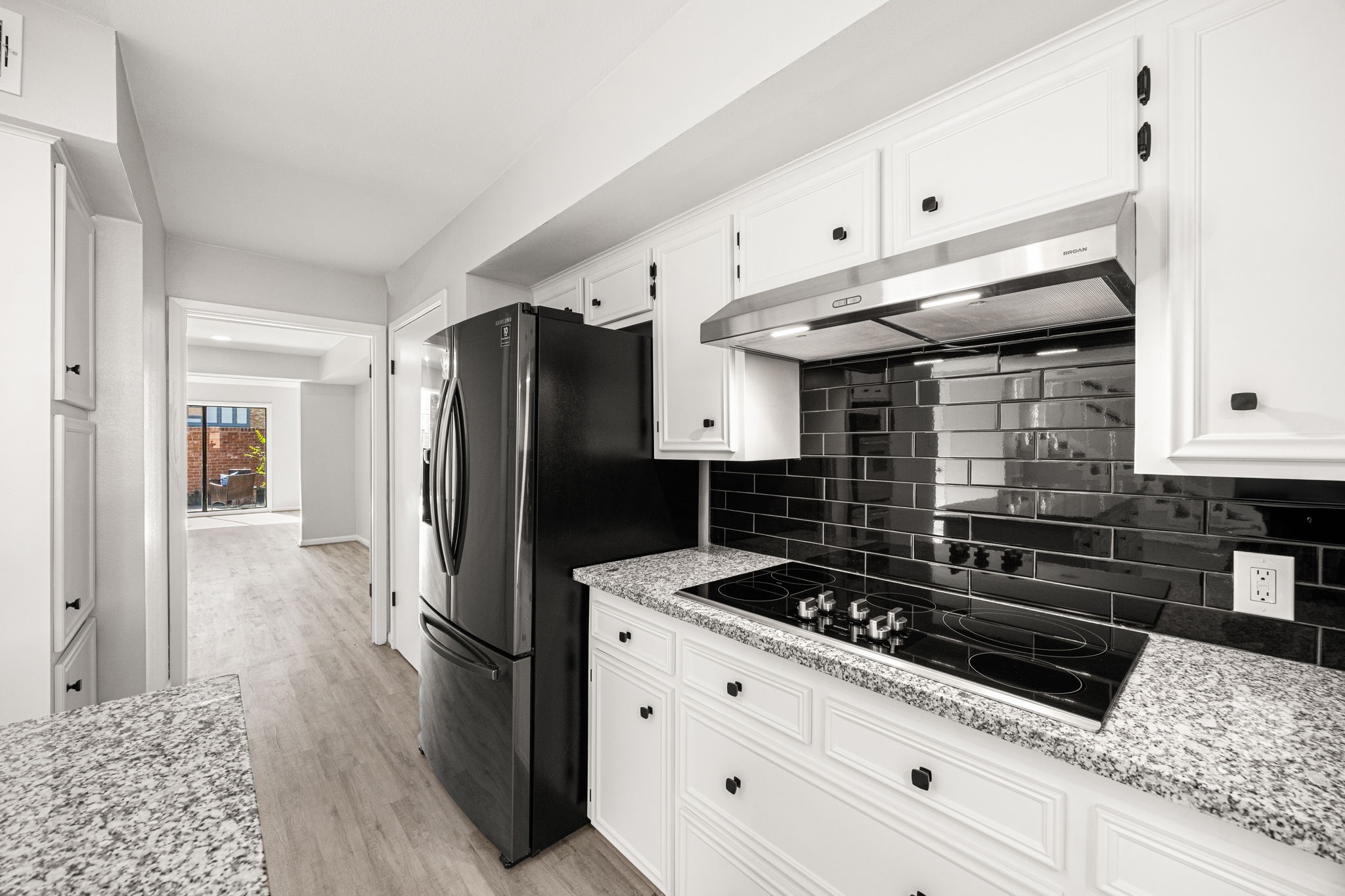 15686 Barkers Landing Road Houston, TX 77079 - Photo 14 of 32 a kitchen with granite countertop a stove and a refrigerator