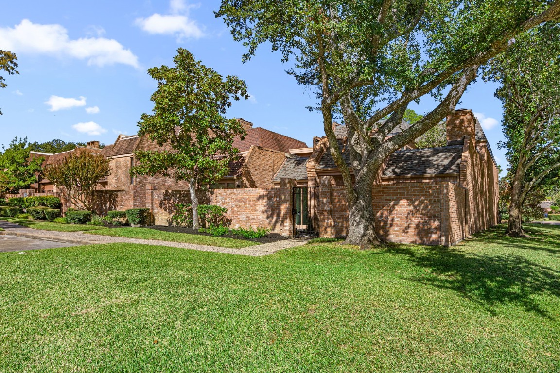 15686 Barkers Landing Road Houston, TX 77079 - Photo 2 of 32 Large Front yard green space w/ ample guest parking spots in front & garage entrance in the back. This neighborhood is moments away from Terry Hershey Park & Buffalo Bayou Bike Trail.