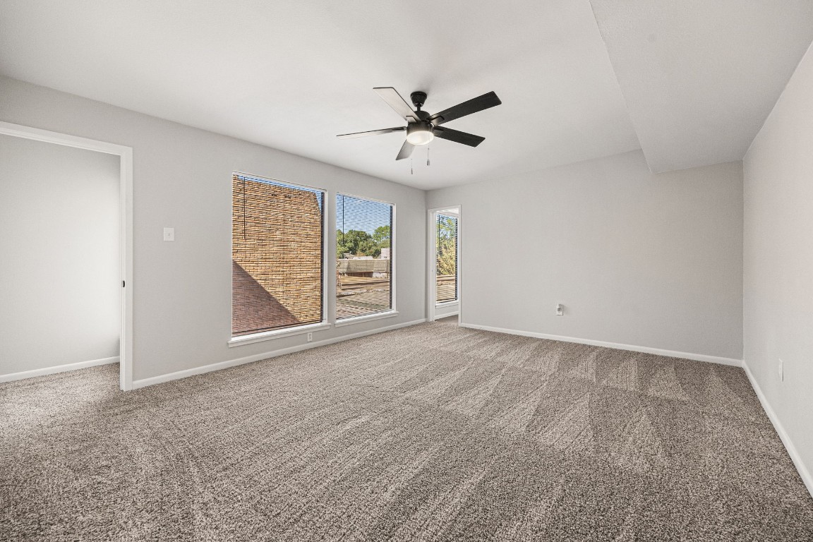 15686 Barkers Landing Road Houston, TX 77079 - Photo 21 of 32 Primary Suite is a generous size w/ large windows, walk-in closet, dual vanities, soak tub & separate shower.