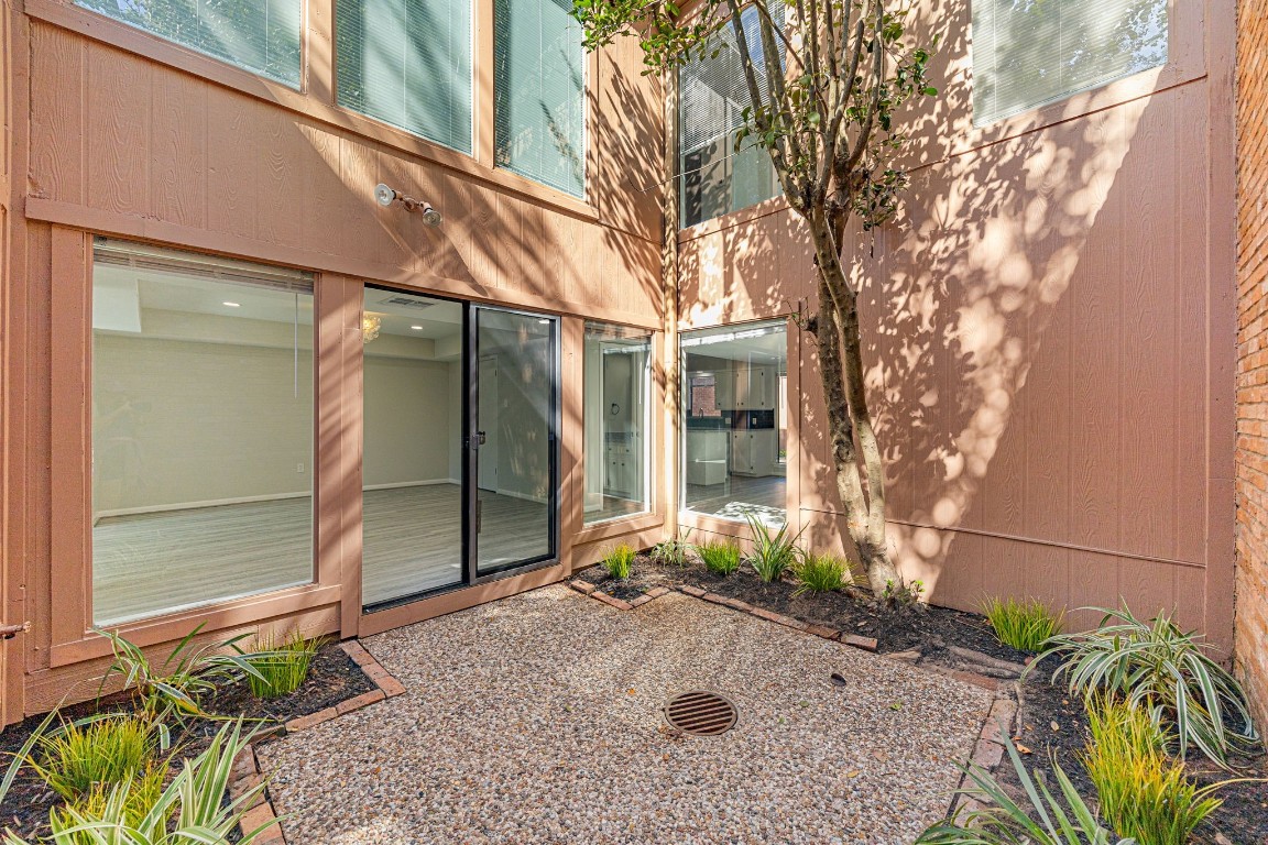 15686 Barkers Landing Road Houston, TX 77079 - Photo 29 of 32 Private atrium w/ natural light offers a nice garden space.