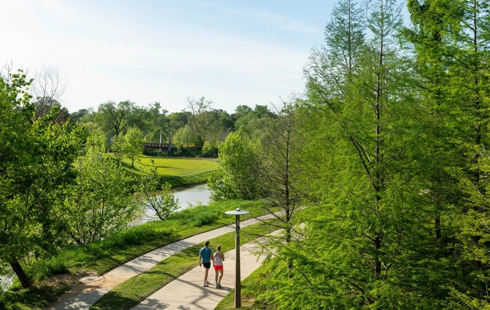 15686 Barkers Landing Road Houston, TX 77079 - Photo 31 of 32 a view of a garden with plants and a lake view