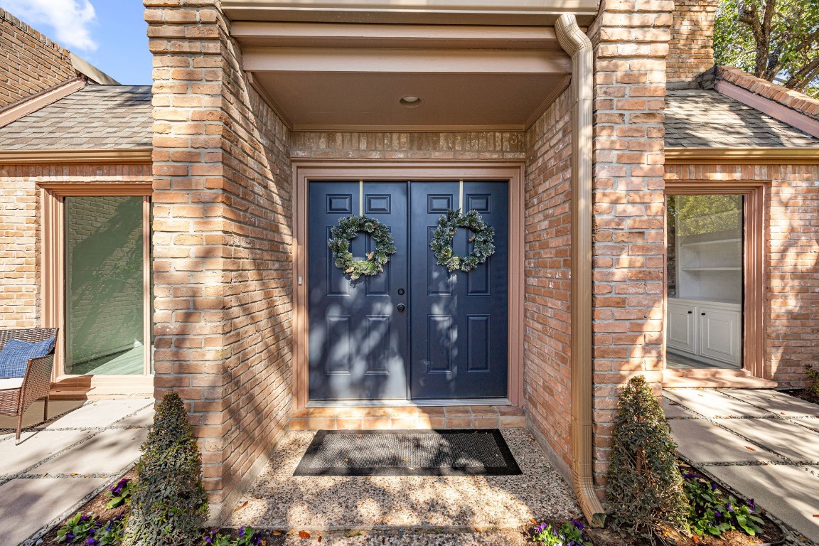 15686 Barkers Landing Road Houston, TX 77079 - Photo 5 of 32 Front Entry offers a freshly painted double door entrance to the home. Easy to move furniture or other large items in & out while creating a grand entrance.