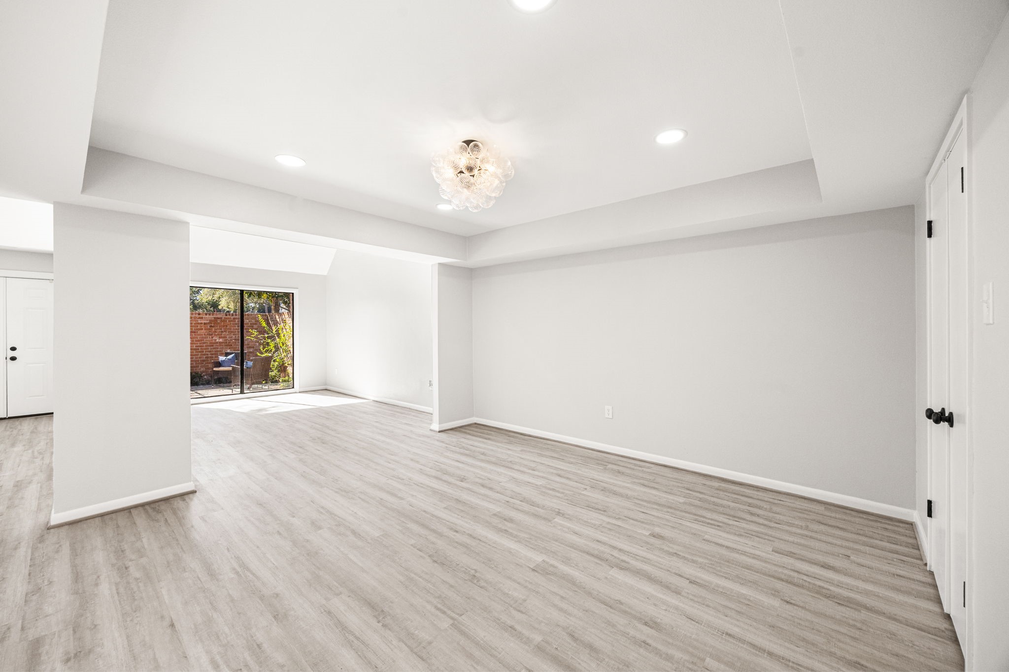 15686 Barkers Landing Road Houston, TX 77079 - Photo 10 of 32 wooden floor in an empty room with a window
