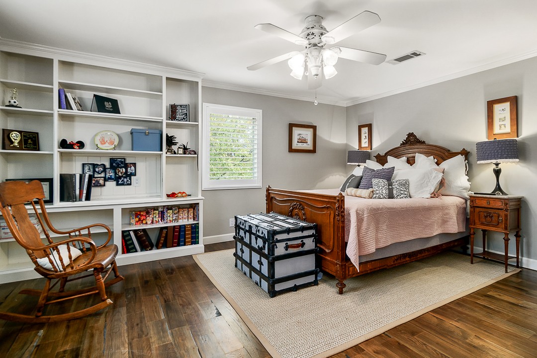 1180 Mt Vernon Road Cookeville, TN 38501 - Photo 19 of 48 a bedroom with furniture and a book shelf