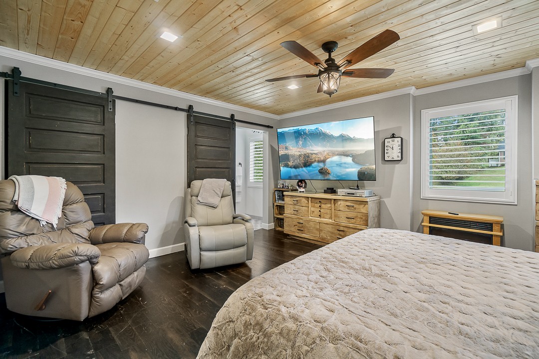 1180 Mt Vernon Road Cookeville, TN 38501 - Photo 37 of 48 a bedroom with furniture and a large window