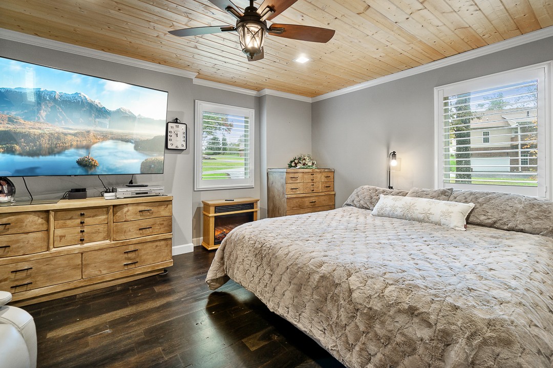 1180 Mt Vernon Road Cookeville, TN 38501 - Photo 38 of 48 a bedroom with a bed and large mirror