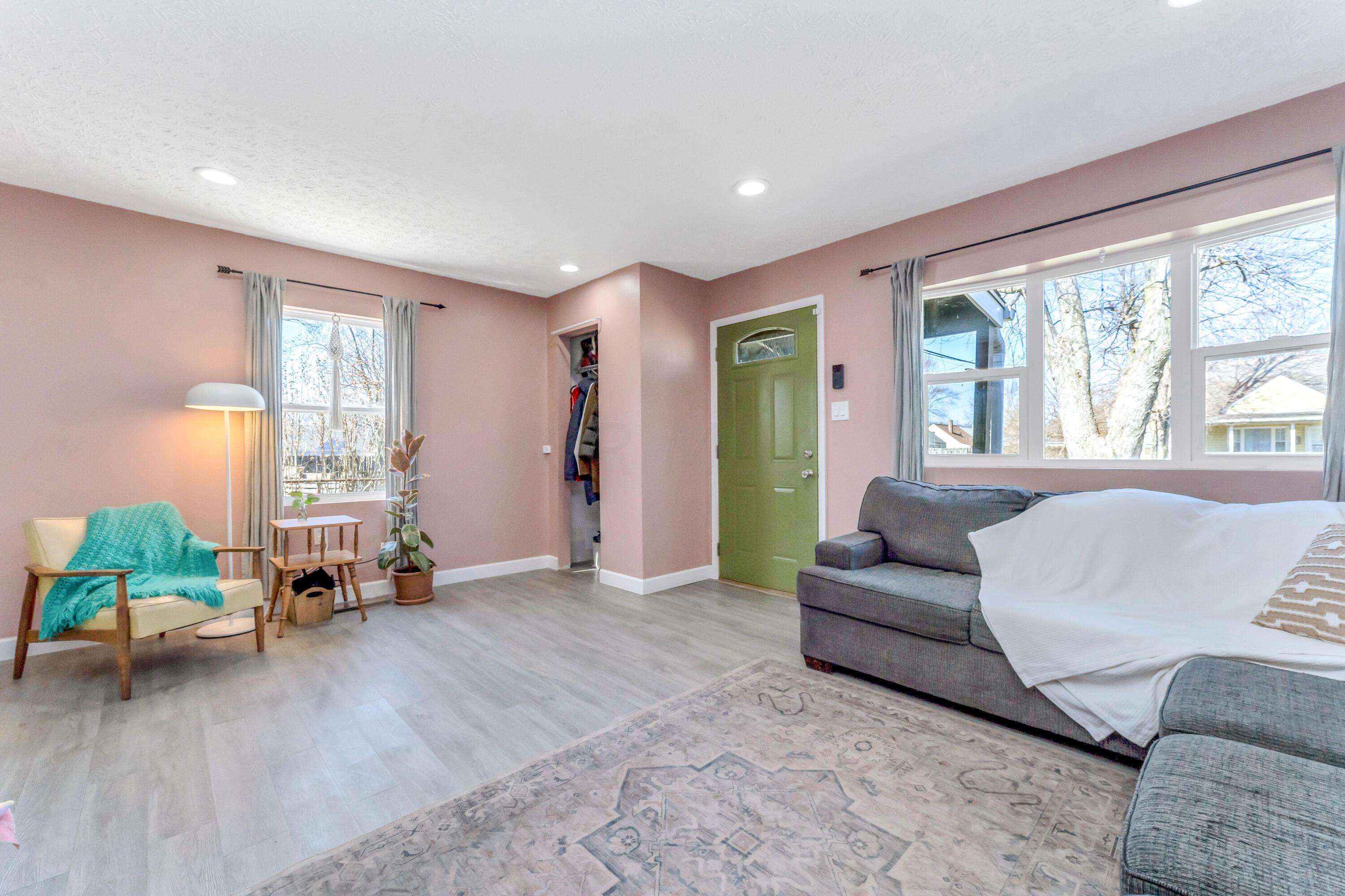 925 Blenheim Road Columbus, OH 43224 - Photo 5 of 30 DSC05661