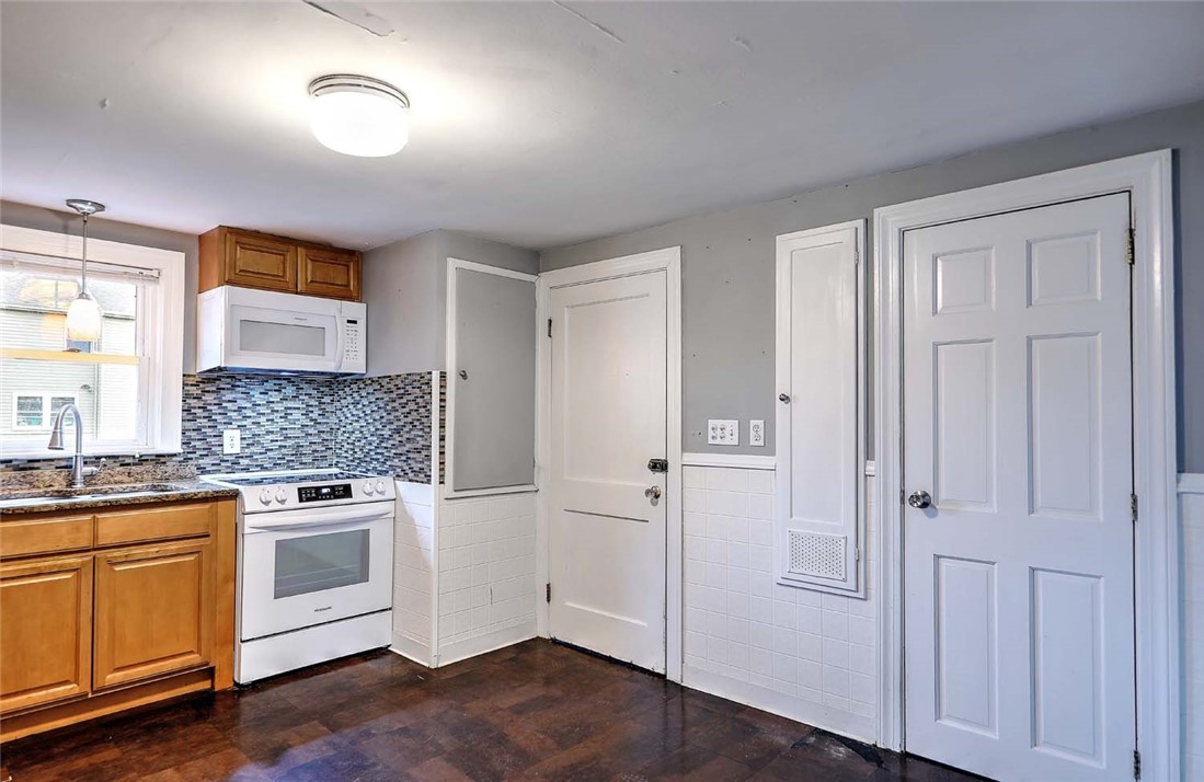264 Phillips Street Woonsocket, RI 02895 - Photo 11 of 34