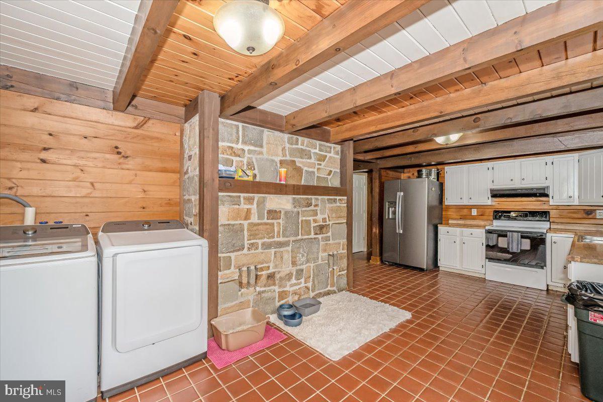 2635 Valley Road Seven Valleys, PA 17360 - Photo 15 of 69