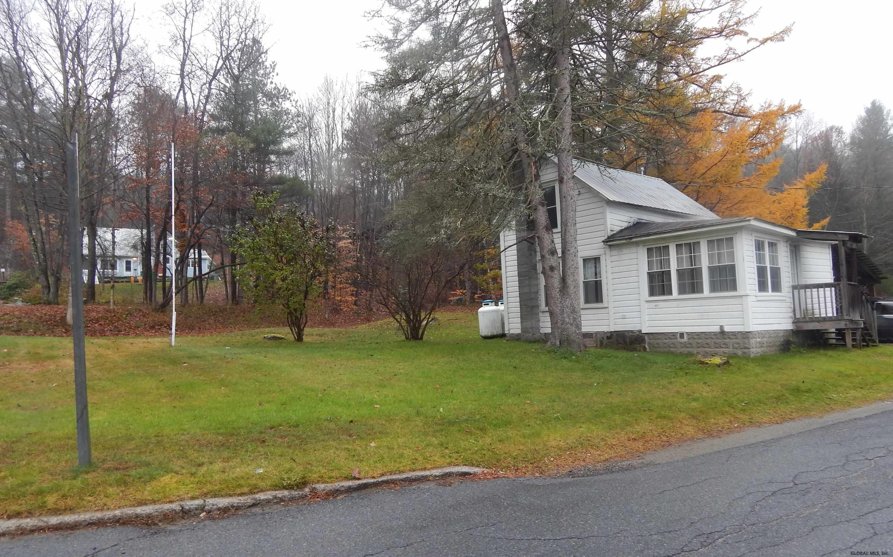 4 Newton Street, Warrensburg, NY 12885 Compass